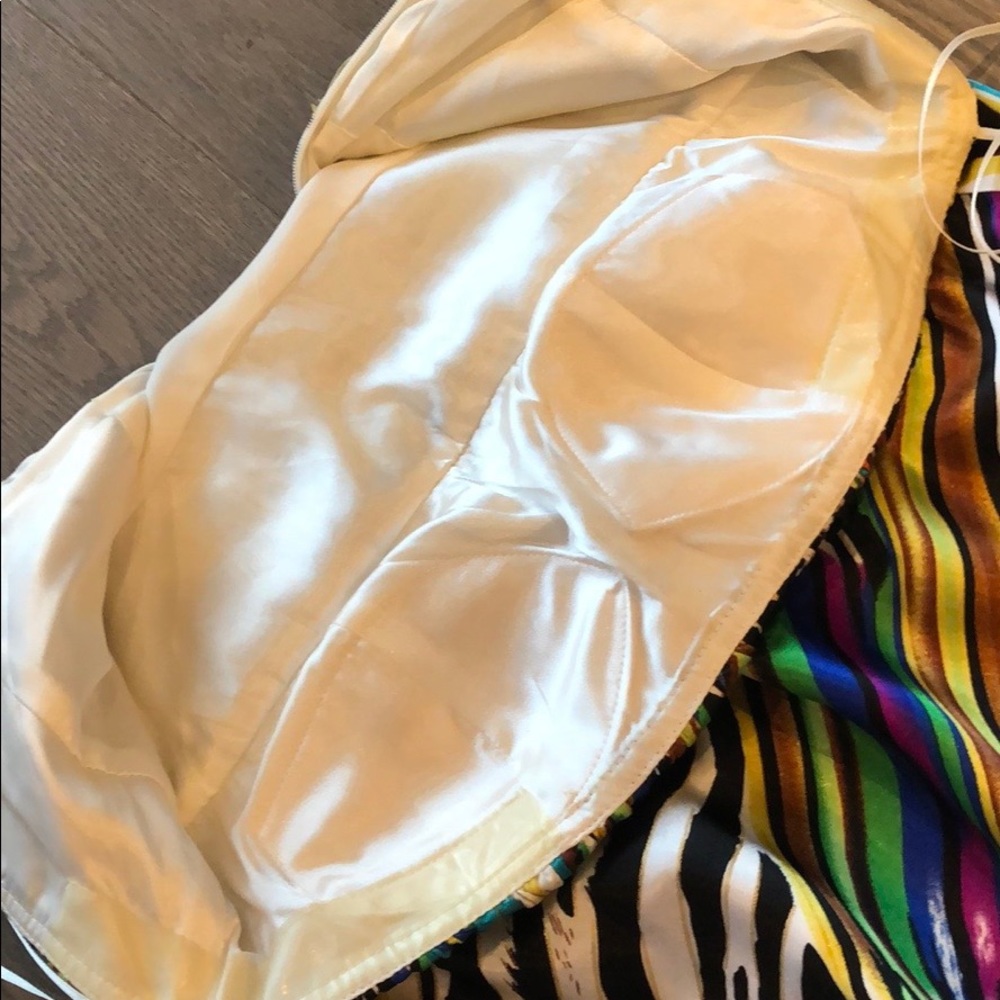 Cache Gown - Picture 4 of 5